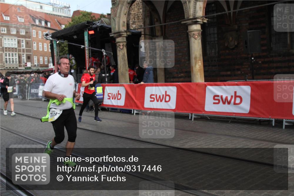 05.10.2025 - 20. swb-Marathon Bremen Yannick Fuchs http://msf.ph/oto/9317446 05.10.2025 11:04:05 Ziel 9398, 10205, 10551, 11183, 11609 meine-sportfotos.de