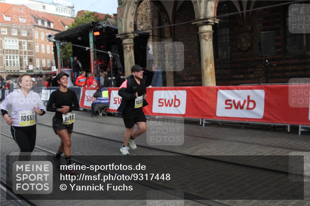05.10.2025 - 20. swb-Marathon Bremen Yannick Fuchs http://msf.ph/oto/9317448 05.10.2025 11:04:07 Ziel 7123, 9275, 9398, 10205, 10551, 11611 meine-sportfotos.de
