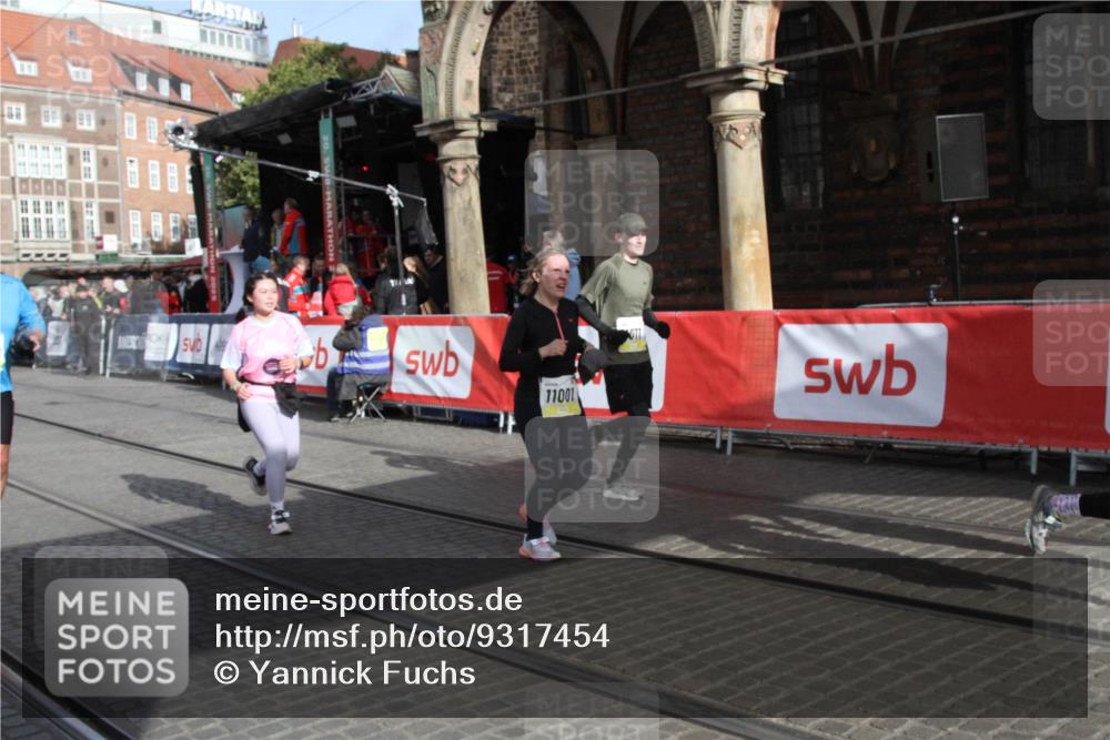 05.10.2025 - 20. swb-Marathon Bremen Yannick Fuchs http://msf.ph/oto/9317454 05.10.2025 11:04:17 Ziel 9448, 10098, 10853, 11001, 11077, 11102, 11685 meine-sportfotos.de