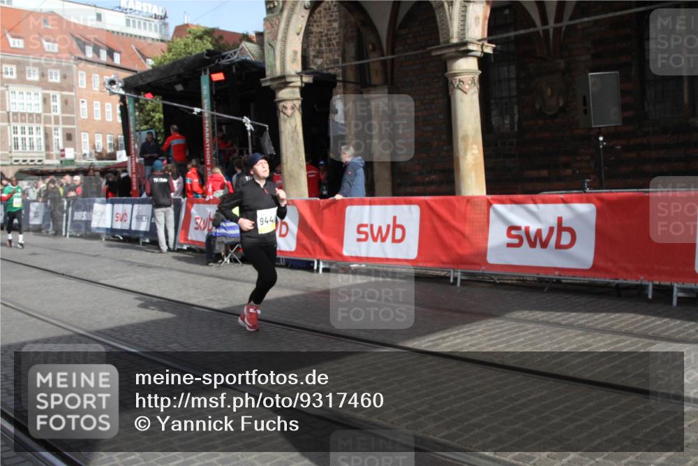 05.10.2025 - 20. swb-Marathon Bremen Yannick Fuchs http://msf.ph/oto/9317460 05.10.2025 11:04:21 Ziel 9448, 9537 meine-sportfotos.de