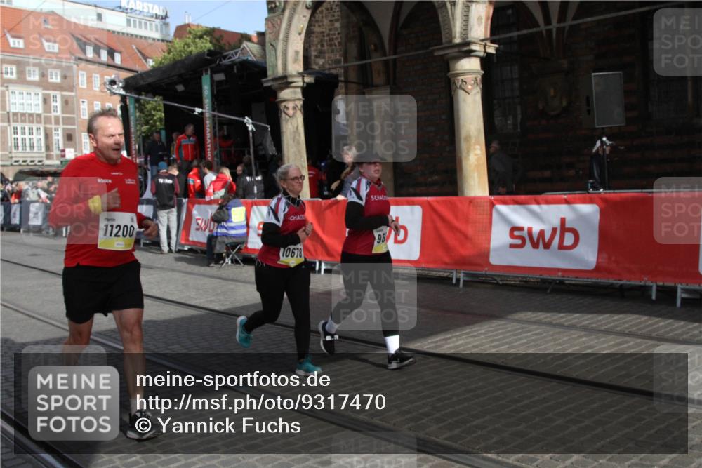 05.10.2025 - 20. swb-Marathon Bremen Yannick Fuchs http://msf.ph/oto/9317470 05.10.2025 11:04:27 Ziel 9684, 10678, 11200 meine-sportfotos.de