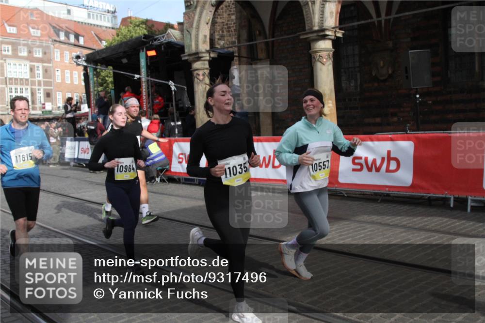 05.10.2025 - 20. swb-Marathon Bremen Yannick Fuchs http://msf.ph/oto/9317496 05.10.2025 11:04:52 Ziel 9812, 9927, 10557, 10964, 11035, 11615 meine-sportfotos.de