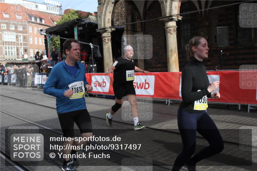 05.10.2025 - 20. swb-Marathon Bremen Yannick Fuchs http://msf.ph/oto/9317497 05.10.2025 11:04:53 Ziel 9866, 9927, 10557, 10964, 11035, 11315, 11615 meine-sportfotos.de