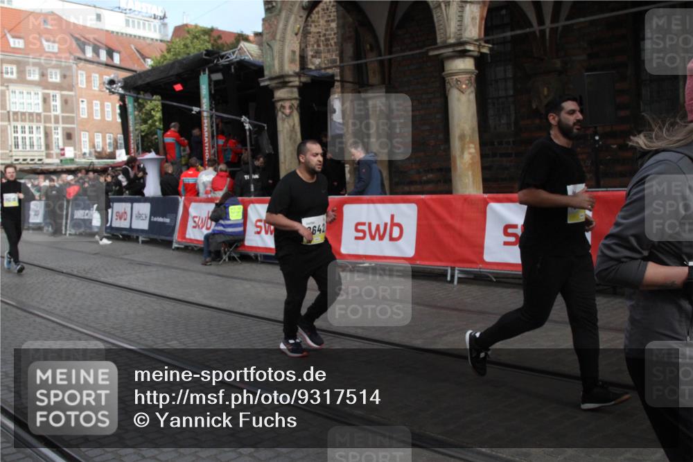 05.10.2025 - 20. swb-Marathon Bremen Yannick Fuchs http://msf.ph/oto/9317514 05.10.2025 11:05:12 Ziel 9642, 9668, 9978, 10018, 10021, 11016, 11171, 11323, 11412 meine-sportfotos.de