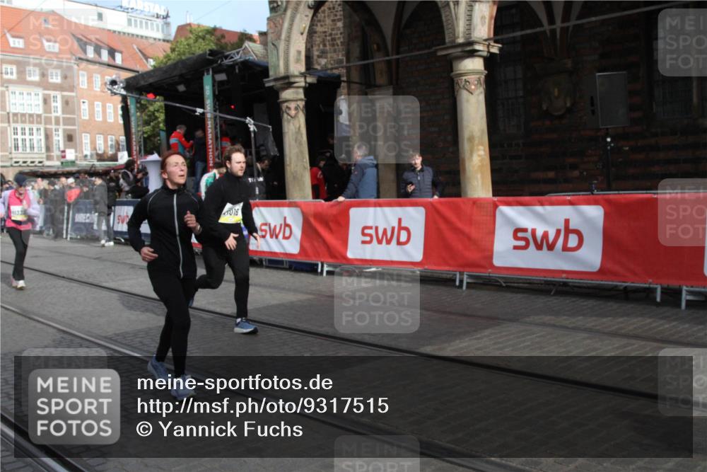 05.10.2025 - 20. swb-Marathon Bremen Yannick Fuchs http://msf.ph/oto/9317515 05.10.2025 11:05:14 Ziel 9668, 9978, 10018, 10021, 10343, 11016, 11323, 11650 meine-sportfotos.de