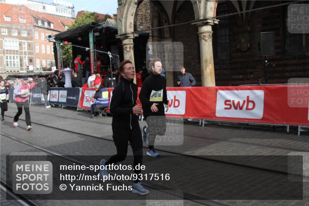 05.10.2025 - 20. swb-Marathon Bremen Yannick Fuchs http://msf.ph/oto/9317516 05.10.2025 11:05:14 Ziel 9668, 9978, 10018, 10021, 10343, 11016, 11323, 11650 meine-sportfotos.de