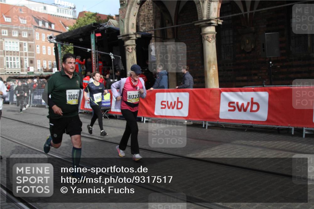 05.10.2025 - 20. swb-Marathon Bremen Yannick Fuchs http://msf.ph/oto/9317517 05.10.2025 11:05:16 Ziel 9440, 9978, 10018, 10021, 10255, 10343, 10990, 11323, 11650, 11707 meine-sportfotos.de