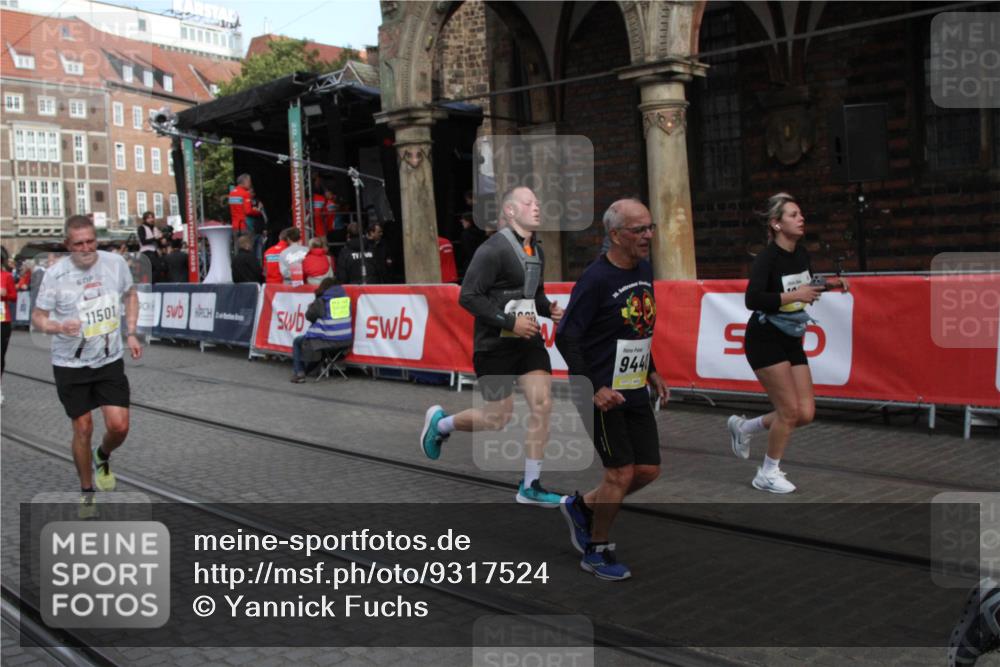 05.10.2025 - 20. swb-Marathon Bremen Yannick Fuchs http://msf.ph/oto/9317524 05.10.2025 11:05:21 Ziel 9440, 9515, 9690, 9908, 9944, 10255, 10990, 11501, 11540, 11707 meine-sportfotos.de