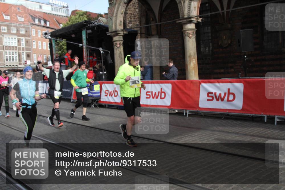 05.10.2025 - 20. swb-Marathon Bremen Yannick Fuchs http://msf.ph/oto/9317533 05.10.2025 11:05:35 Ziel 7654, 9210, 9419, 9752, 10025, 10289, 10426, 10437, 10511, 10542, 11164, 11676 meine-sportfotos.de