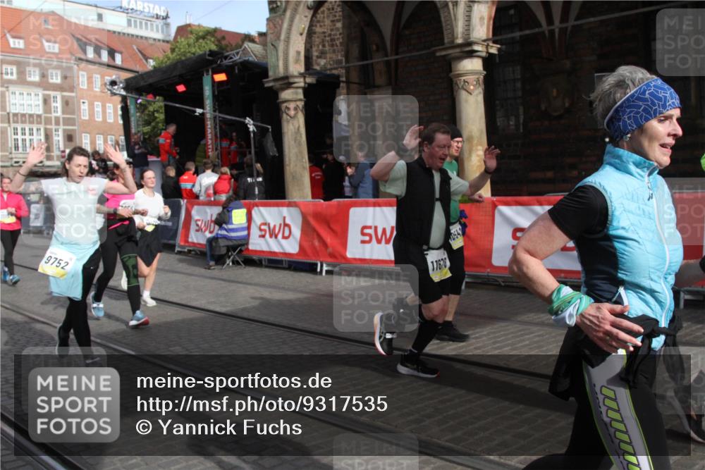 05.10.2025 - 20. swb-Marathon Bremen Yannick Fuchs http://msf.ph/oto/9317535 05.10.2025 11:05:36 Ziel 7654, 9210, 9419, 9752, 10025, 10426, 10437, 10511, 10542, 11164, 11676, 11681 meine-sportfotos.de