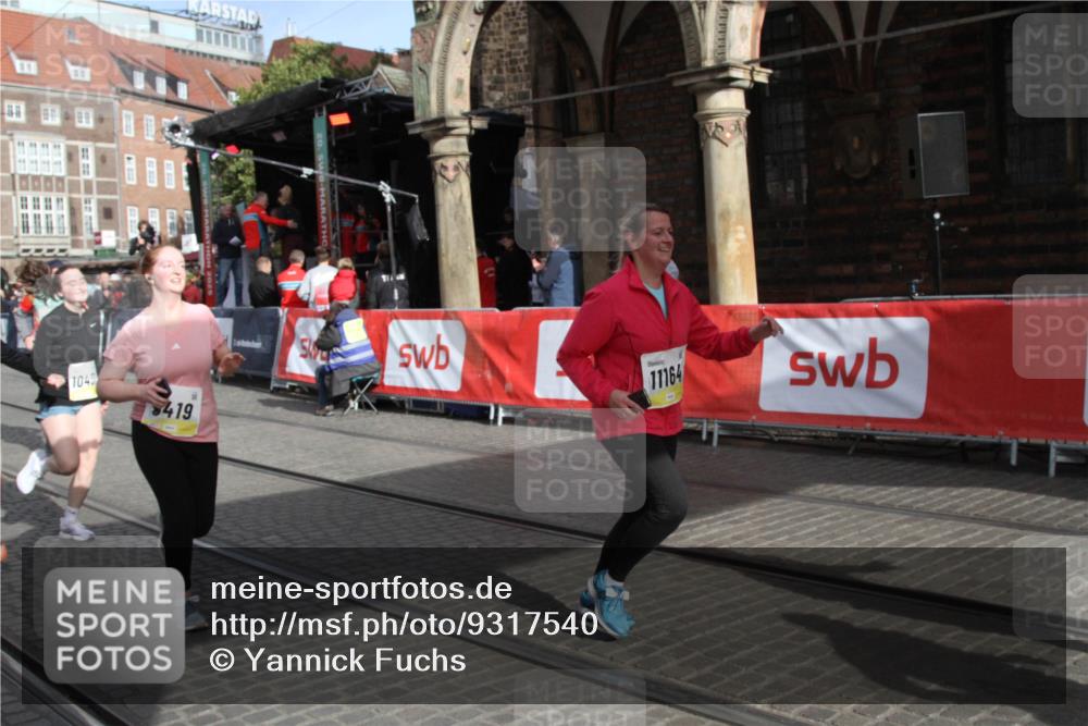 05.10.2025 - 20. swb-Marathon Bremen Yannick Fuchs http://msf.ph/oto/9317540 05.10.2025 11:05:39 Ziel 7654, 9210, 9419, 10426, 10437, 10999, 11164, 11681 meine-sportfotos.de