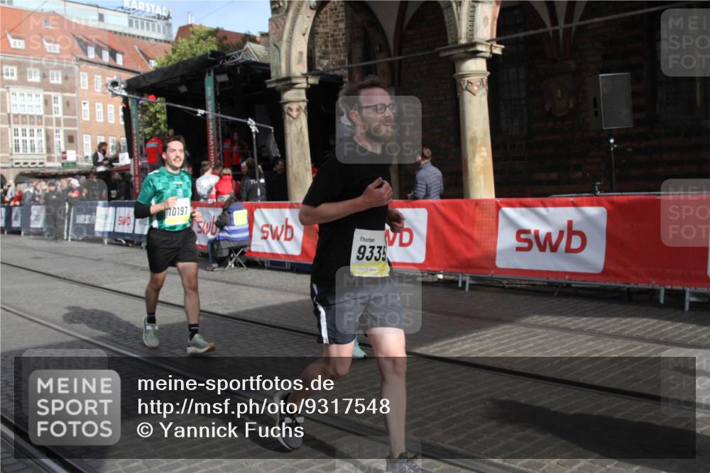 05.10.2025 - 20. swb-Marathon Bremen Yannick Fuchs http://msf.ph/oto/9317548 05.10.2025 11:05:48 Ziel 9335, 9423, 10197, 10529, 10769, 11455, 11604 meine-sportfotos.de
