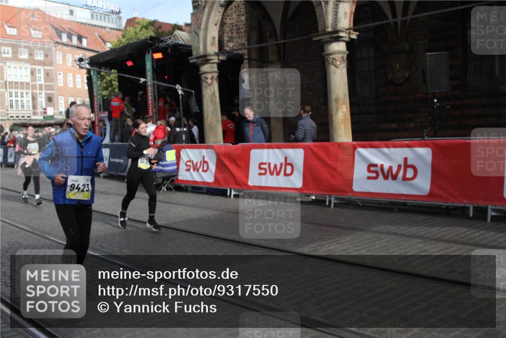 05.10.2025 - 20. swb-Marathon Bremen Yannick Fuchs http://msf.ph/oto/9317550 05.10.2025 11:05:51 Ziel 9423, 9907, 10619, 10769, 11455 meine-sportfotos.de