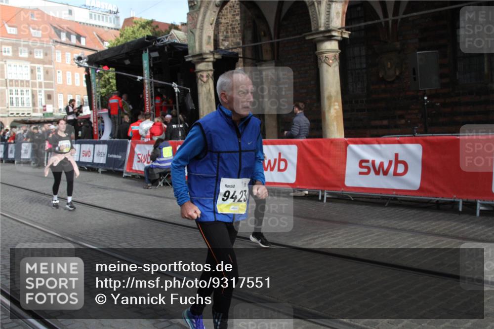 05.10.2025 - 20. swb-Marathon Bremen Yannick Fuchs http://msf.ph/oto/9317551 05.10.2025 11:05:52 Ziel 7777, 9423, 9907, 10619, 10769, 11455 meine-sportfotos.de