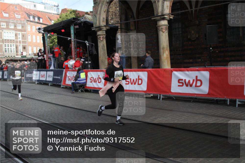 05.10.2025 - 20. swb-Marathon Bremen Yannick Fuchs http://msf.ph/oto/9317552 05.10.2025 11:05:53 Ziel 7777, 9907, 10619, 10769, 11455 meine-sportfotos.de
