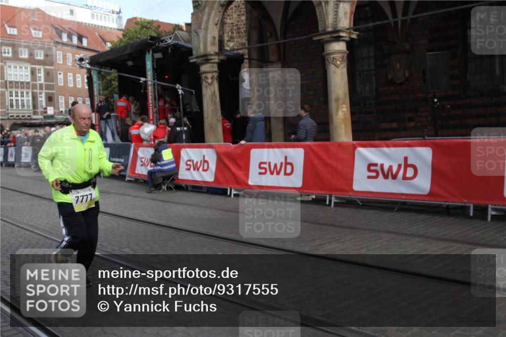 05.10.2025 - 20. swb-Marathon Bremen Yannick Fuchs http://msf.ph/oto/9317555 05.10.2025 11:05:57 Ziel 7777 meine-sportfotos.de