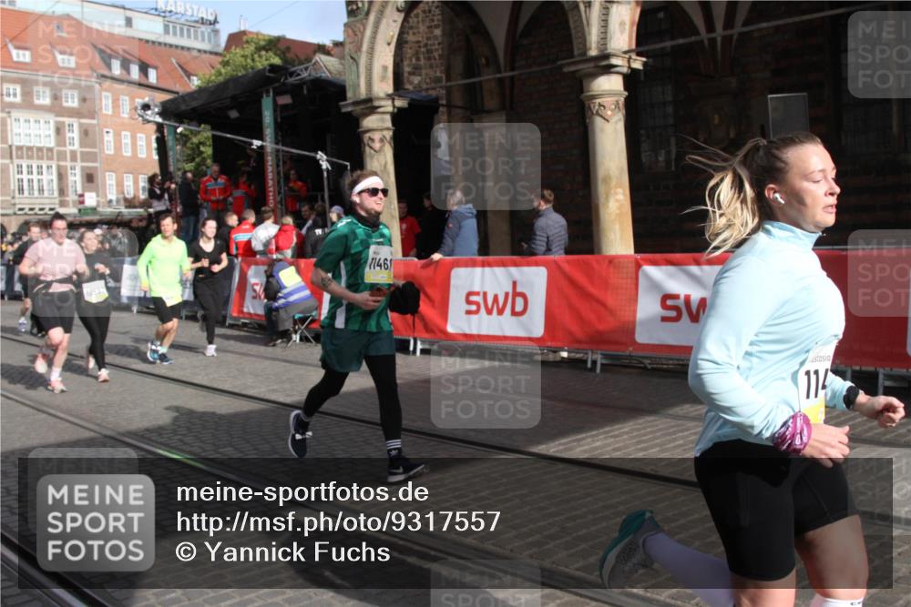 05.10.2025 - 20. swb-Marathon Bremen Yannick Fuchs http://msf.ph/oto/9317557 05.10.2025 11:06:06 Ziel 9355, 9931, 10081, 10095, 10101, 10587, 10597, 11134, 11425, 11468, 11525 meine-sportfotos.de