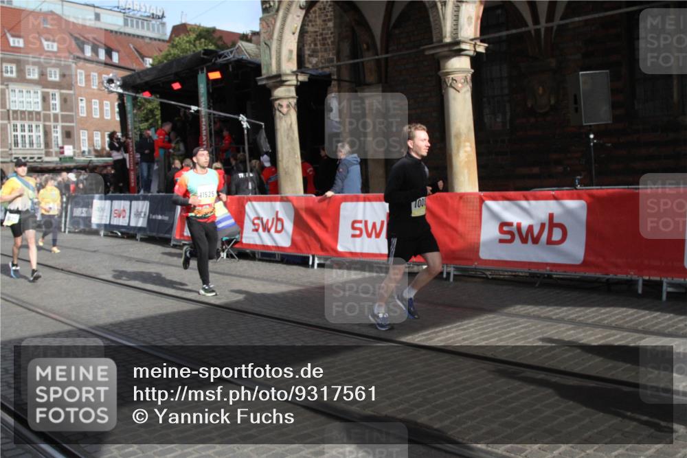 05.10.2025 - 20. swb-Marathon Bremen Yannick Fuchs http://msf.ph/oto/9317561 05.10.2025 11:06:09 Ziel 9355, 9786, 10081, 10095, 10100, 10101, 10462, 10587, 10597, 10623, 11134, 11231, 11525 meine-sportfotos.de