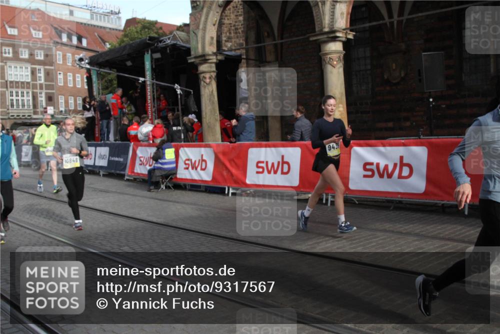 05.10.2025 - 20. swb-Marathon Bremen Yannick Fuchs http://msf.ph/oto/9317567 05.10.2025 11:06:15 Ziel 9387, 9438, 10192, 10249, 10462, 10623, 10848, 11231, 11296, 11433 meine-sportfotos.de