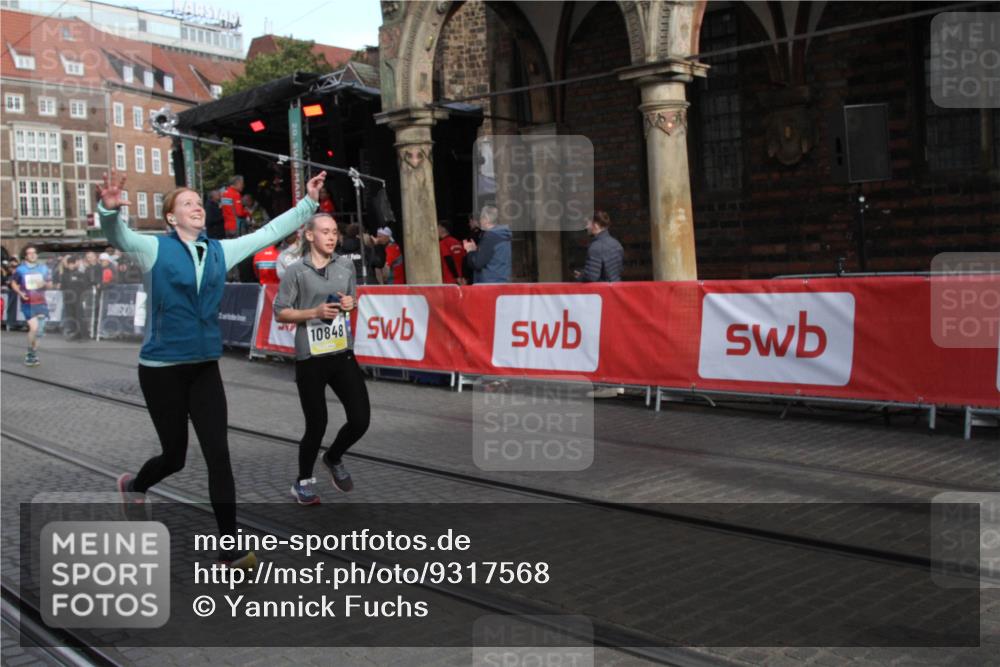 05.10.2025 - 20. swb-Marathon Bremen Yannick Fuchs http://msf.ph/oto/9317568 05.10.2025 11:06:16 Ziel 7979, 9387, 9438, 9712, 10192, 10249, 10848, 11065, 11092, 11296, 11433 meine-sportfotos.de
