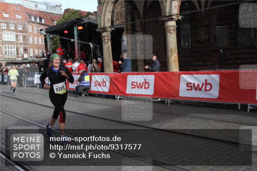 05.10.2025 - 20. swb-Marathon Bremen Yannick Fuchs http://msf.ph/oto/9317577 05.10.2025 11:06:25 Ziel 9205, 10611, 11233, 11485 meine-sportfotos.de