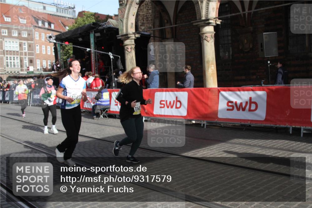 05.10.2025 - 20. swb-Marathon Bremen Yannick Fuchs http://msf.ph/oto/9317579 05.10.2025 11:06:29 Ziel 9764, 9998, 10611, 10640, 11195, 11233, 11485 meine-sportfotos.de