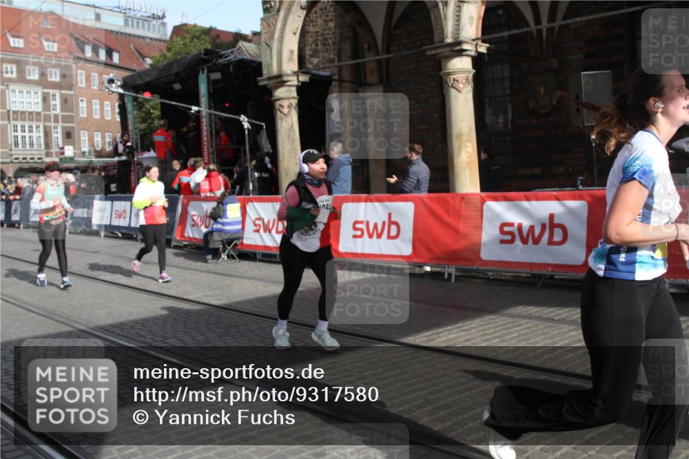 05.10.2025 - 20. swb-Marathon Bremen Yannick Fuchs http://msf.ph/oto/9317580 05.10.2025 11:06:31 Ziel 9764, 9998, 10611, 10640, 10912, 11143, 11195, 11270, 11365, 11485 meine-sportfotos.de