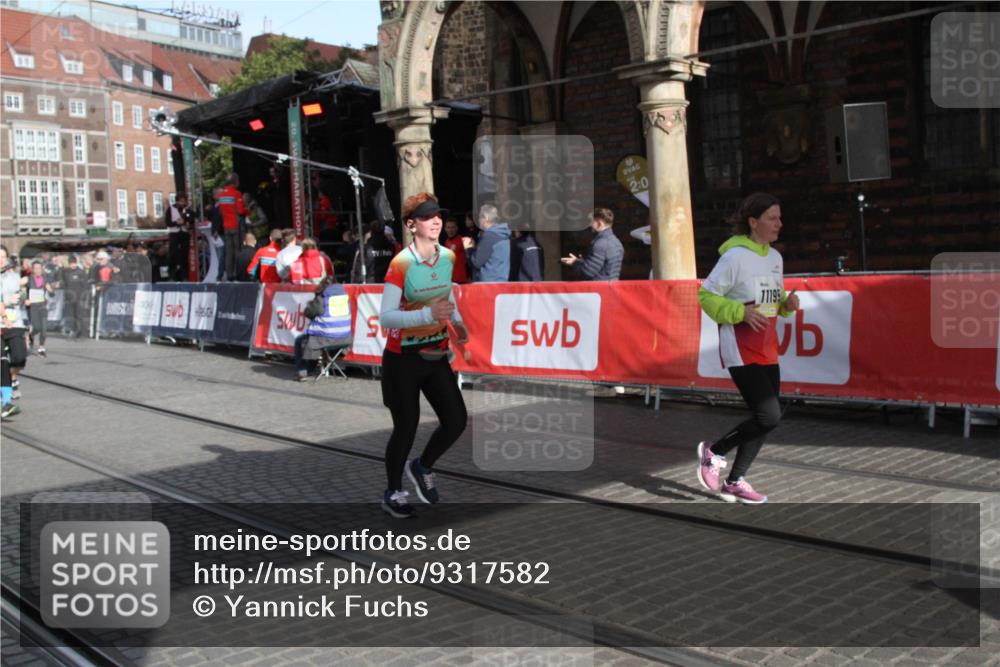 05.10.2025 - 20. swb-Marathon Bremen Yannick Fuchs http://msf.ph/oto/9317582 05.10.2025 11:06:33 Ziel 9764, 9998, 10732, 10912, 11143, 11195, 11270, 11365 meine-sportfotos.de
