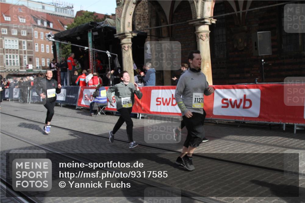 05.10.2025 - 20. swb-Marathon Bremen Yannick Fuchs http://msf.ph/oto/9317585 05.10.2025 11:06:36 Ziel 10699, 10732, 10912, 11143, 11270, 11324, 11365, 11706 meine-sportfotos.de