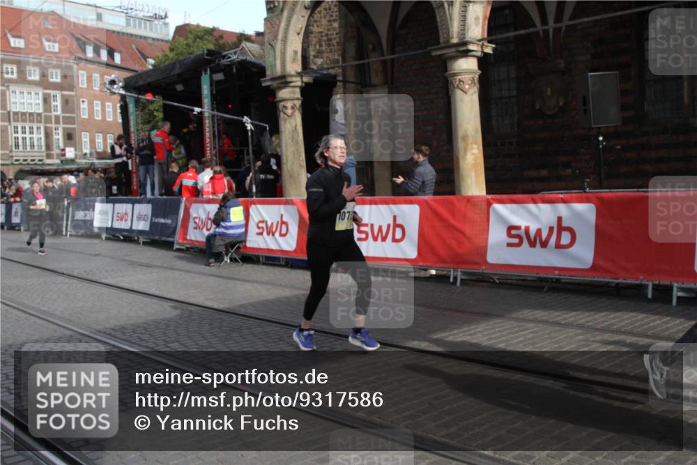 05.10.2025 - 20. swb-Marathon Bremen Yannick Fuchs http://msf.ph/oto/9317586 05.10.2025 11:06:37 Ziel 9178, 10699, 10732, 11143, 11270, 11324, 11706 meine-sportfotos.de
