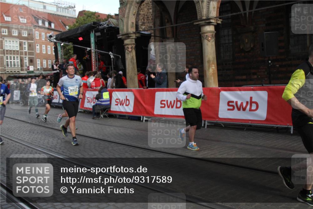 05.10.2025 - 20. swb-Marathon Bremen Yannick Fuchs http://msf.ph/oto/9317589 05.10.2025 11:06:42 Ziel 9178, 9357, 9619, 10239, 11027, 11324, 11605, 11706, 11721, 11746, 11747 meine-sportfotos.de
