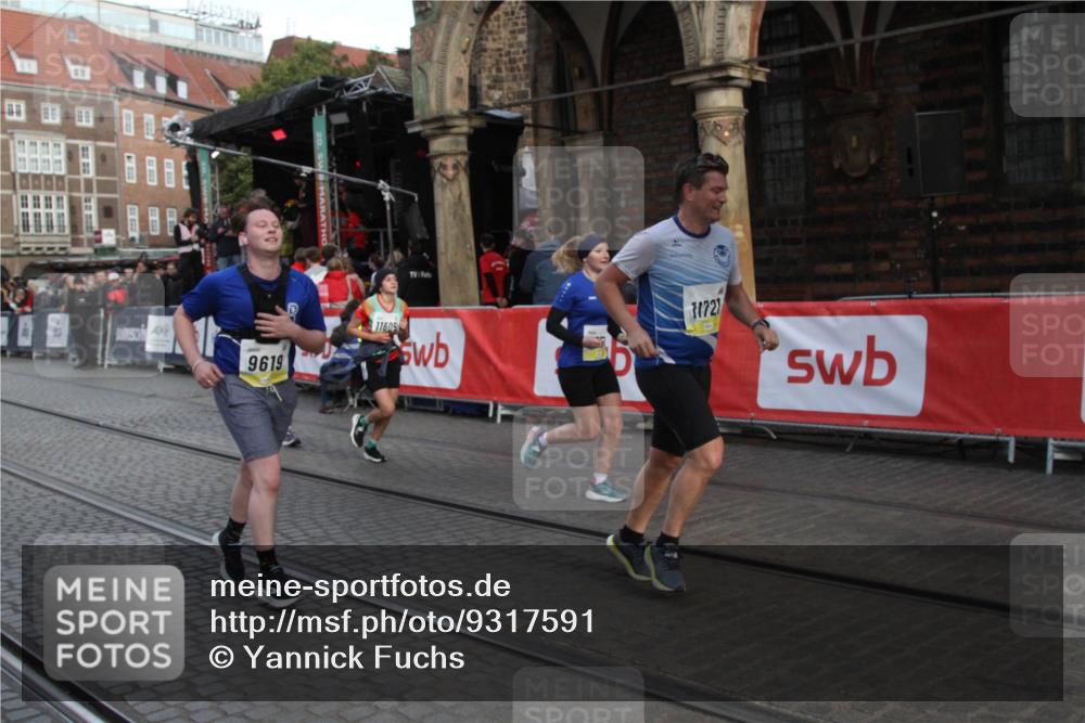05.10.2025 - 20. swb-Marathon Bremen Yannick Fuchs http://msf.ph/oto/9317591 05.10.2025 11:06:43 Ziel 9178, 9357, 9619, 10239, 11027, 11605, 11721, 11746, 11747 meine-sportfotos.de