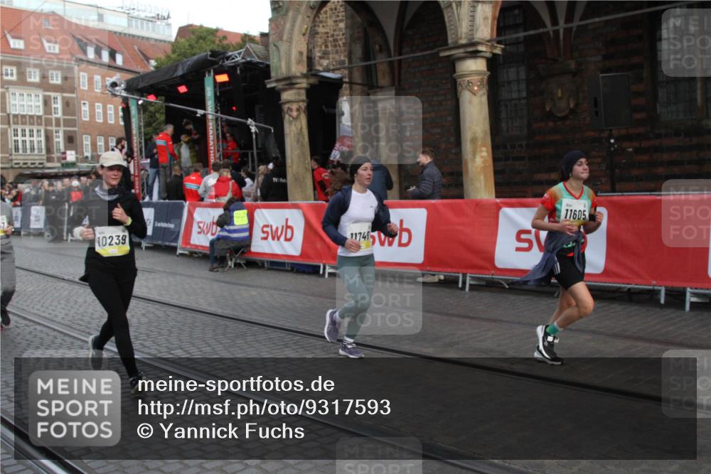05.10.2025 - 20. swb-Marathon Bremen Yannick Fuchs http://msf.ph/oto/9317593 05.10.2025 11:06:45 Ziel 9357, 9619, 10239, 10498, 11027, 11565, 11605, 11721, 11746, 11747 meine-sportfotos.de
