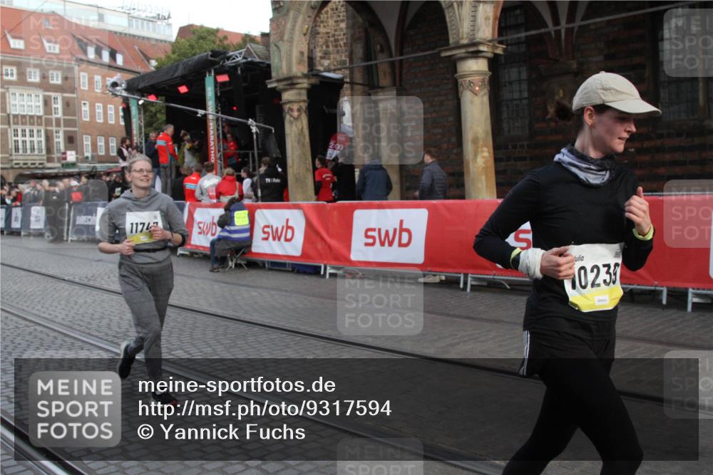 05.10.2025 - 20. swb-Marathon Bremen Yannick Fuchs http://msf.ph/oto/9317594 05.10.2025 11:06:46 Ziel 10239, 10498, 11565, 11605, 11721, 11746, 11747 meine-sportfotos.de