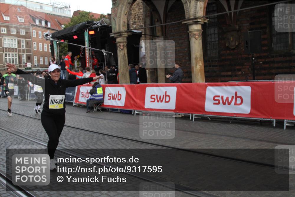 05.10.2025 - 20. swb-Marathon Bremen Yannick Fuchs http://msf.ph/oto/9317595 05.10.2025 11:06:49 Ziel 10001, 10148, 10168, 10498, 10747, 10748, 10937, 11565 meine-sportfotos.de