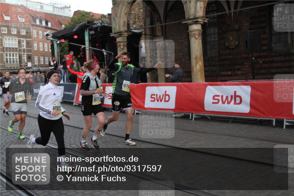 05.10.2025 - 20. swb-Marathon Bremen Yannick Fuchs http://msf.ph/oto/9317597 05.10.2025 11:06:52 Ziel 9321, 9605, 9826, 10001, 10148, 10168, 10580, 10747, 10748, 10937, 11355, 11389, 11414, 11497 meine-sportfotos.de