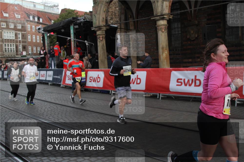 05.10.2025 - 20. swb-Marathon Bremen Yannick Fuchs http://msf.ph/oto/9317600 05.10.2025 11:06:54 Ziel 8574, 9321, 9605, 9826, 9942, 10001, 10148, 10168, 10580, 11355, 11389, 11414, 11497 meine-sportfotos.de