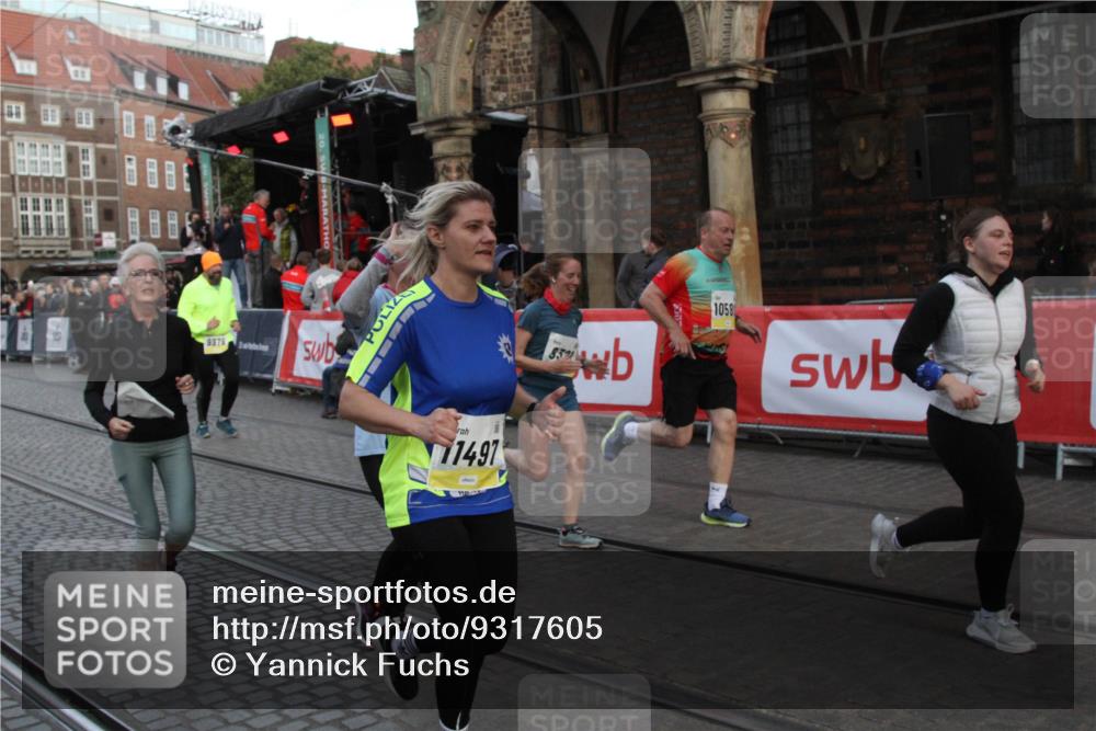 05.10.2025 - 20. swb-Marathon Bremen Yannick Fuchs http://msf.ph/oto/9317605 05.10.2025 11:06:57 Ziel 8574, 9321, 9826, 9942, 9976, 10580, 11355, 11389, 11414, 11497 meine-sportfotos.de