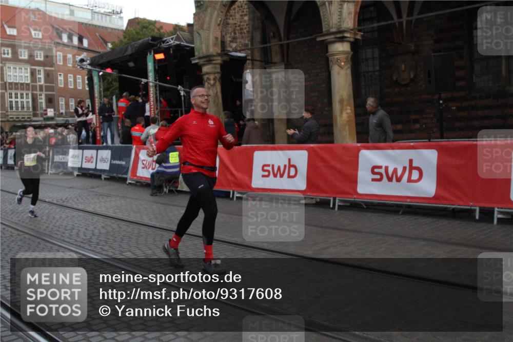 05.10.2025 - 20. swb-Marathon Bremen Yannick Fuchs http://msf.ph/oto/9317608 05.10.2025 11:07:06 Ziel 9901, 10396, 10788, 11131, 11709 meine-sportfotos.de