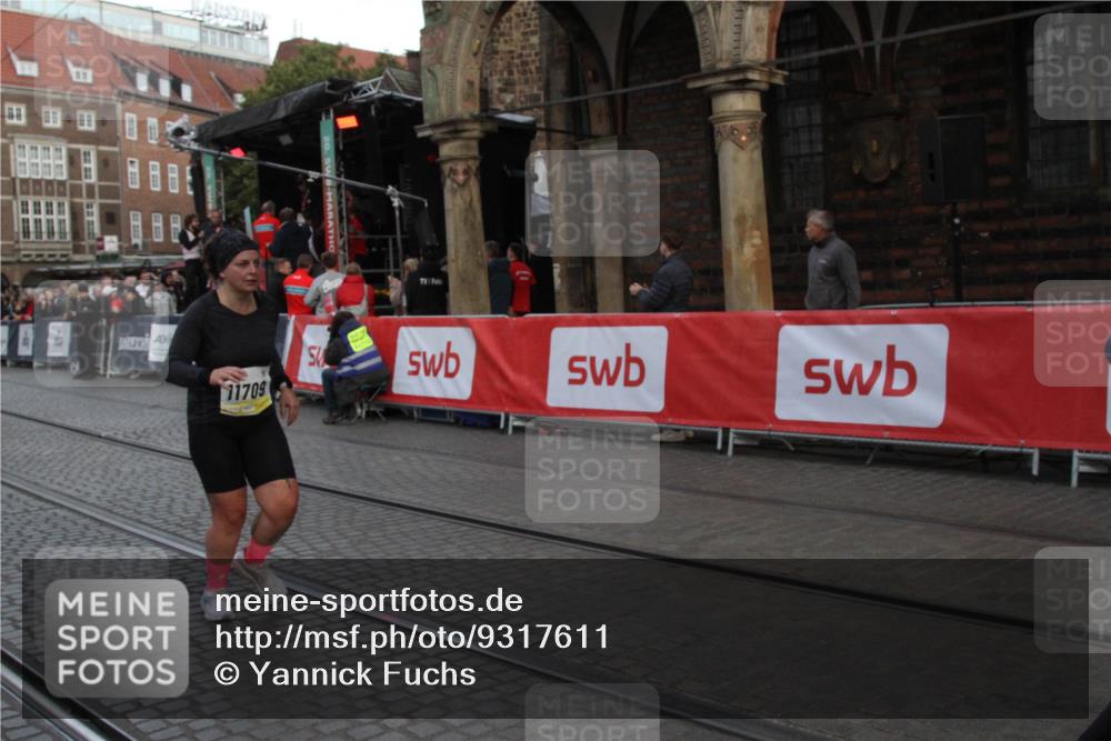 05.10.2025 - 20. swb-Marathon Bremen Yannick Fuchs http://msf.ph/oto/9317611 05.10.2025 11:07:09 Ziel 9491, 9890, 9901, 10193, 10788, 10991, 11709 meine-sportfotos.de