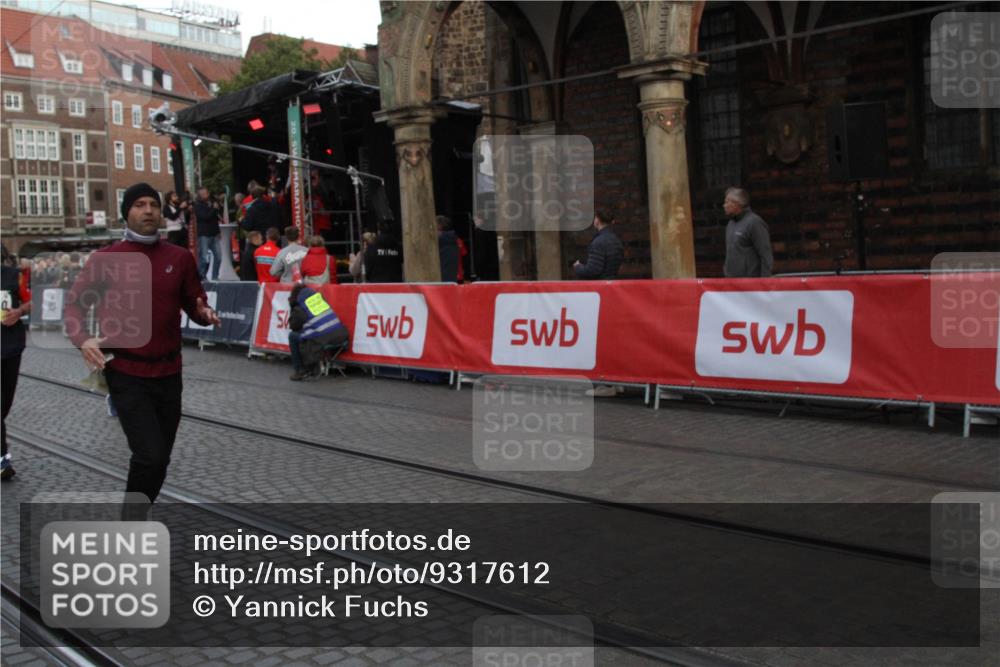 05.10.2025 - 20. swb-Marathon Bremen Yannick Fuchs http://msf.ph/oto/9317612 05.10.2025 11:07:11 Ziel 9491, 9890, 10193, 10371, 10788, 10991 meine-sportfotos.de