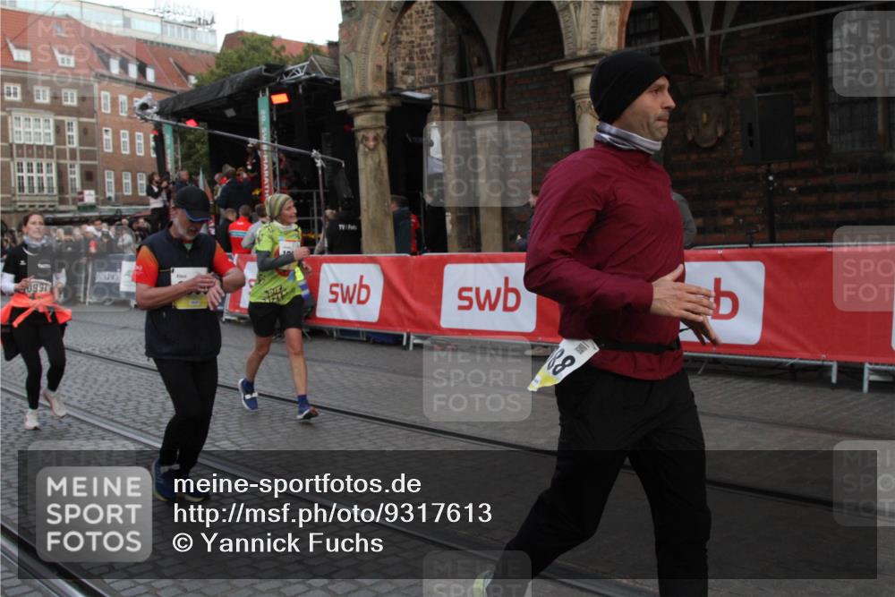 05.10.2025 - 20. swb-Marathon Bremen Yannick Fuchs http://msf.ph/oto/9317613 05.10.2025 11:07:12 Ziel 9265, 9491, 9890, 10193, 10371, 10788, 10991 meine-sportfotos.de