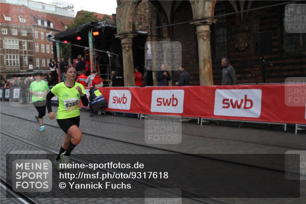 05.10.2025 - 20. swb-Marathon Bremen Yannick Fuchs http://msf.ph/oto/9317618 05.10.2025 11:07:17 Ziel 9265, 9702, 9877, 10902 meine-sportfotos.de