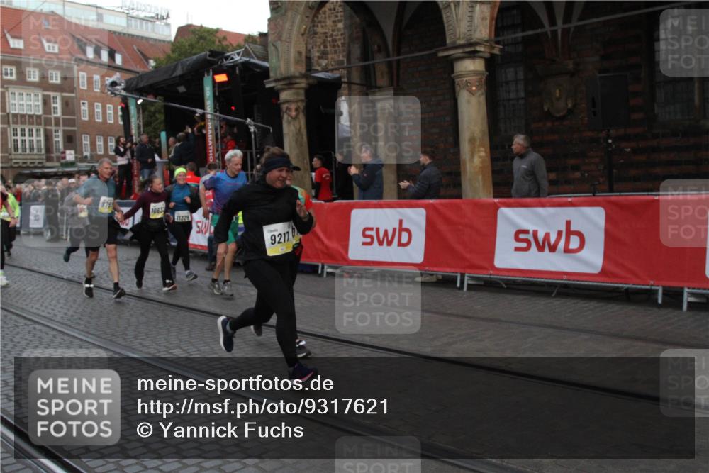 05.10.2025 - 20. swb-Marathon Bremen Yannick Fuchs http://msf.ph/oto/9317621 05.10.2025 11:07:23 Ziel 9180, 9217, 9334, 9628, 9757, 10286, 10330, 10332, 10582, 10632, 10824, 10836, 11258, 11329, 11477 meine-sportfotos.de