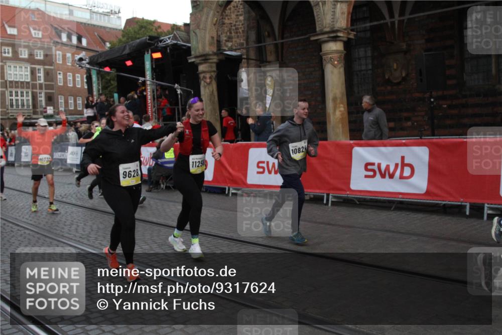 05.10.2025 - 20. swb-Marathon Bremen Yannick Fuchs http://msf.ph/oto/9317624 05.10.2025 11:07:25 Ziel 7779, 9180, 9334, 9628, 9757, 10286, 10330, 10332, 10582, 10632, 10824, 10836, 11122, 11258, 11329 meine-sportfotos.de