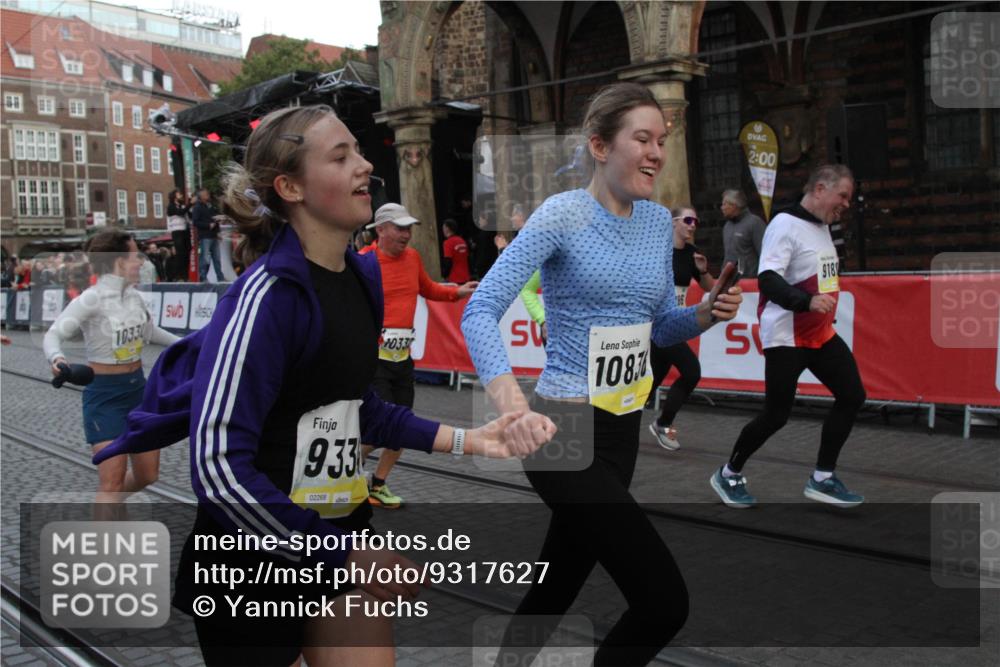 05.10.2025 - 20. swb-Marathon Bremen Yannick Fuchs http://msf.ph/oto/9317627 05.10.2025 11:07:27 Ziel 7779, 9180, 9334, 9483, 9628, 10160, 10286, 10330, 10332, 10582, 10737, 10836, 11122, 11258 meine-sportfotos.de