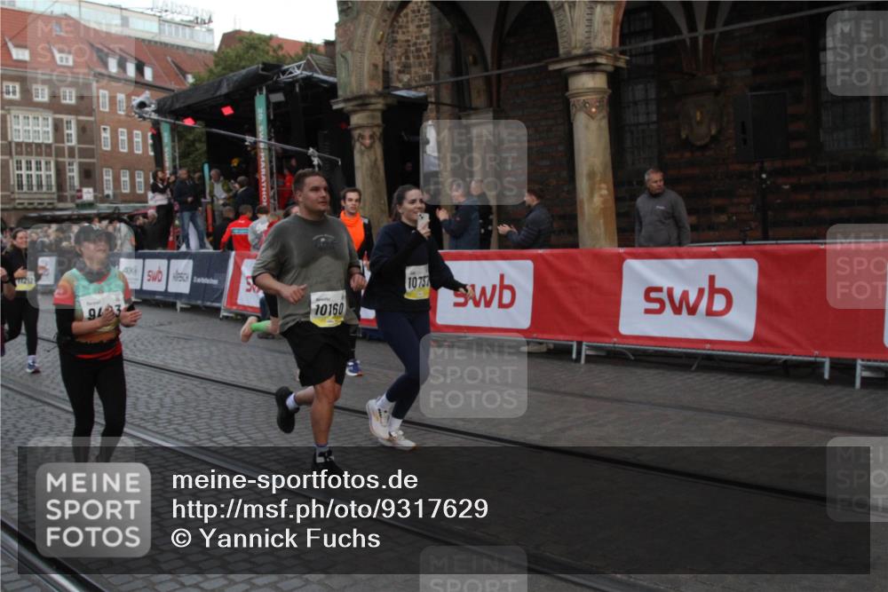 05.10.2025 - 20. swb-Marathon Bremen Yannick Fuchs http://msf.ph/oto/9317629 05.10.2025 11:07:32 Ziel 9483, 9780, 10037, 10160, 10223, 10737, 10854, 11159, 11262, 11384, 11529 meine-sportfotos.de