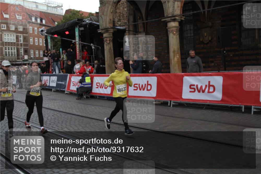 05.10.2025 - 20. swb-Marathon Bremen Yannick Fuchs http://msf.ph/oto/9317632 05.10.2025 11:07:35 Ziel 9780, 10037, 10585, 10776, 10854, 11159, 11262, 11584 meine-sportfotos.de