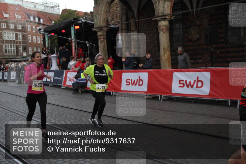 05.10.2025 - 20. swb-Marathon Bremen Yannick Fuchs http://msf.ph/oto/9317637 05.10.2025 11:07:43 Ziel 9306, 10650, 10749 meine-sportfotos.de