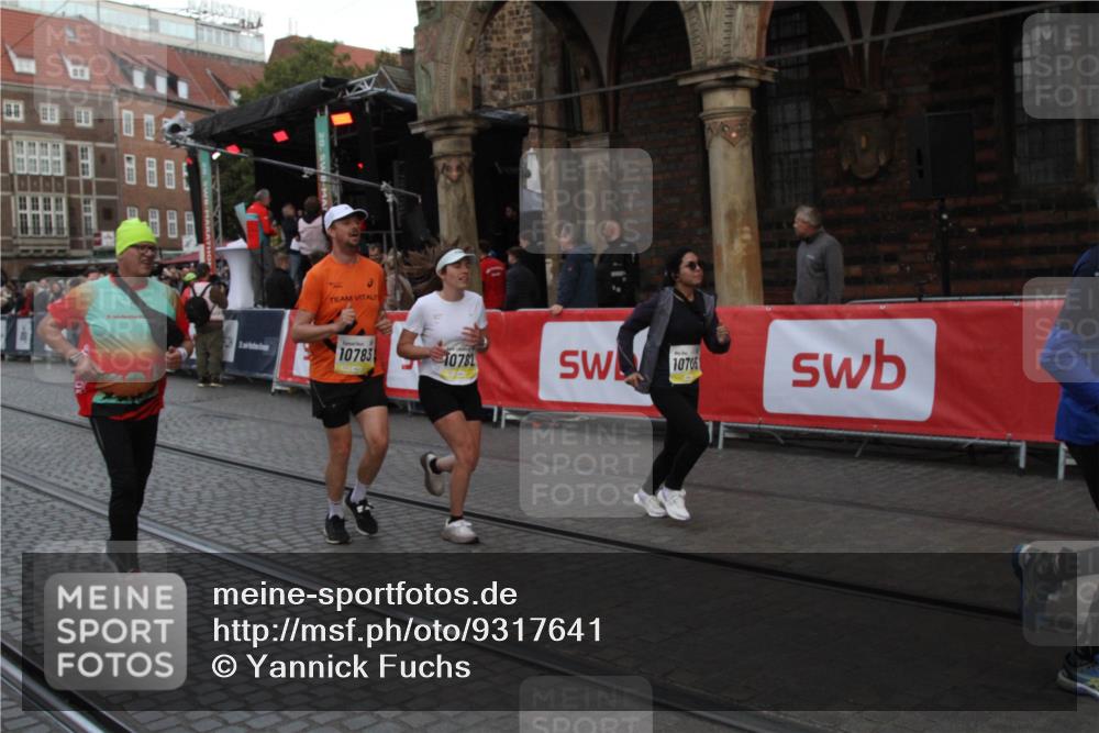 05.10.2025 - 20. swb-Marathon Bremen Yannick Fuchs http://msf.ph/oto/9317641 05.10.2025 11:08:03 Ziel 8123, 10135, 10365, 10706, 10782, 10783, 11490, 11677 meine-sportfotos.de